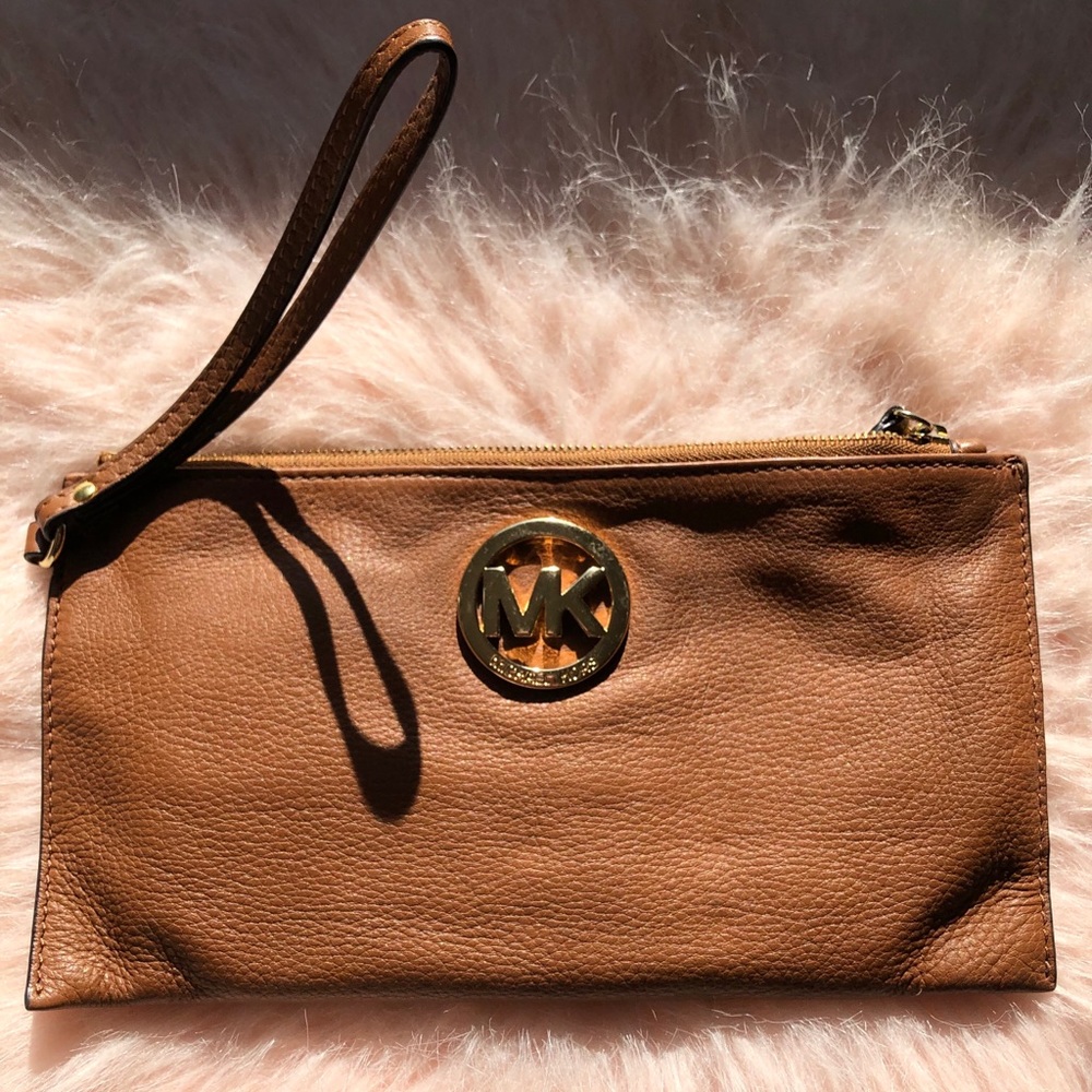 Brown leather Michael Kors wristlet